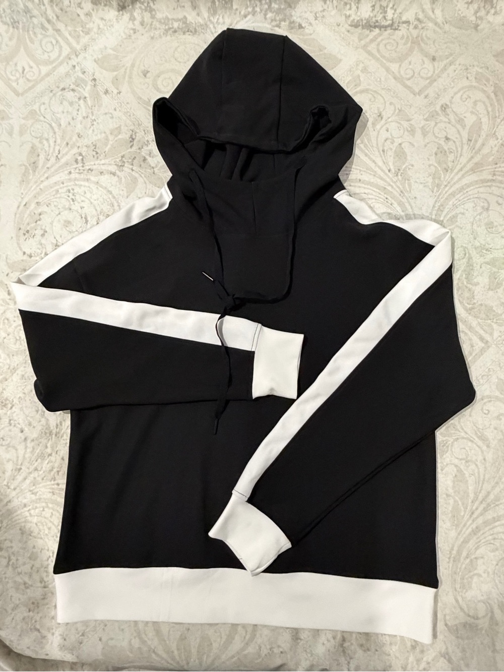 Black and WhiteHooded Pullover Shirt